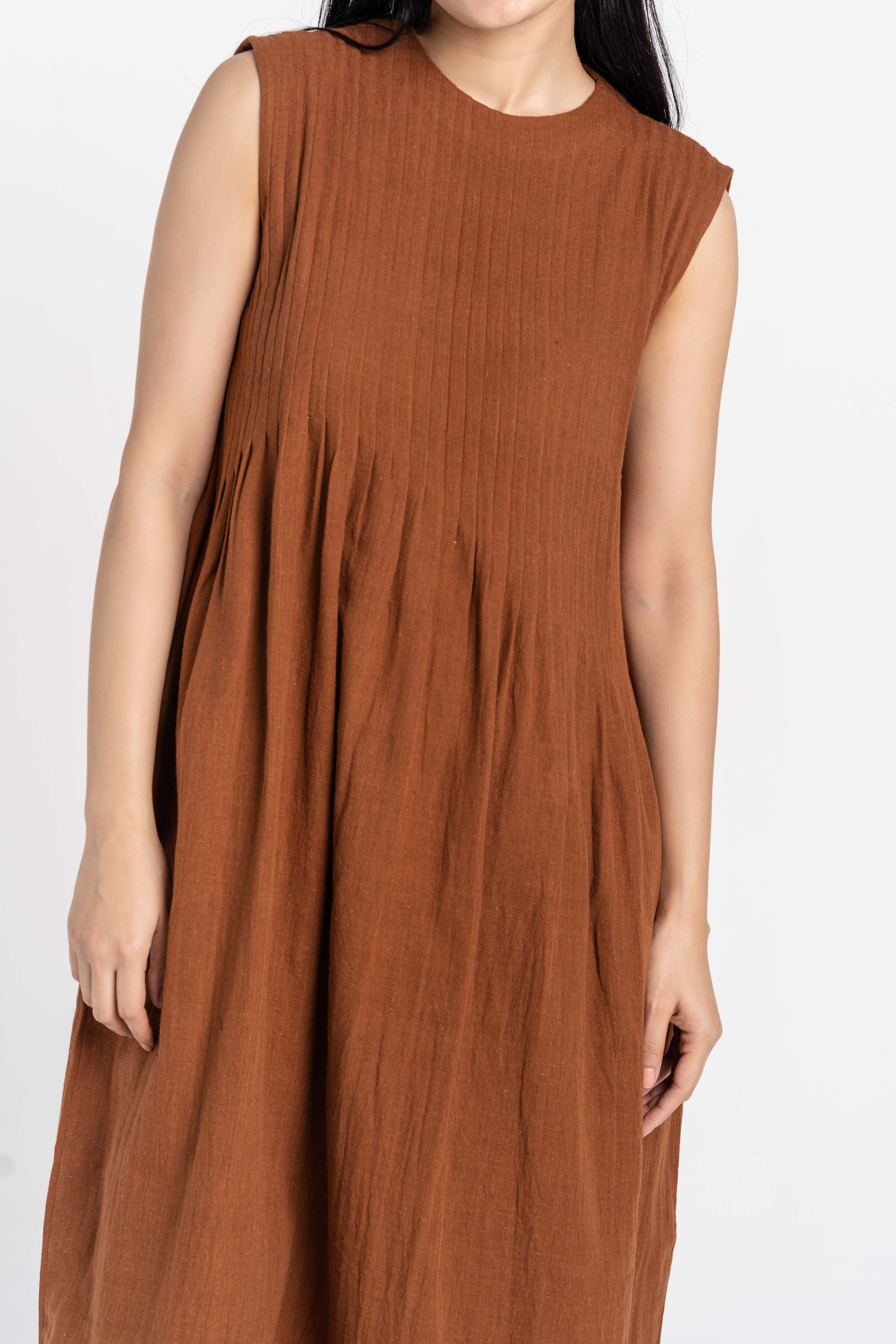 Bombay brown pleated organic cotton dress, good sustainable clothing brands, high quality sustainable clothing, organic dress pants, organic pants, best cotton clothes, cotton cloth shop, green cotton women's clothing, white cotton clothes women, minimalist clothing list, minimalist clothing stores