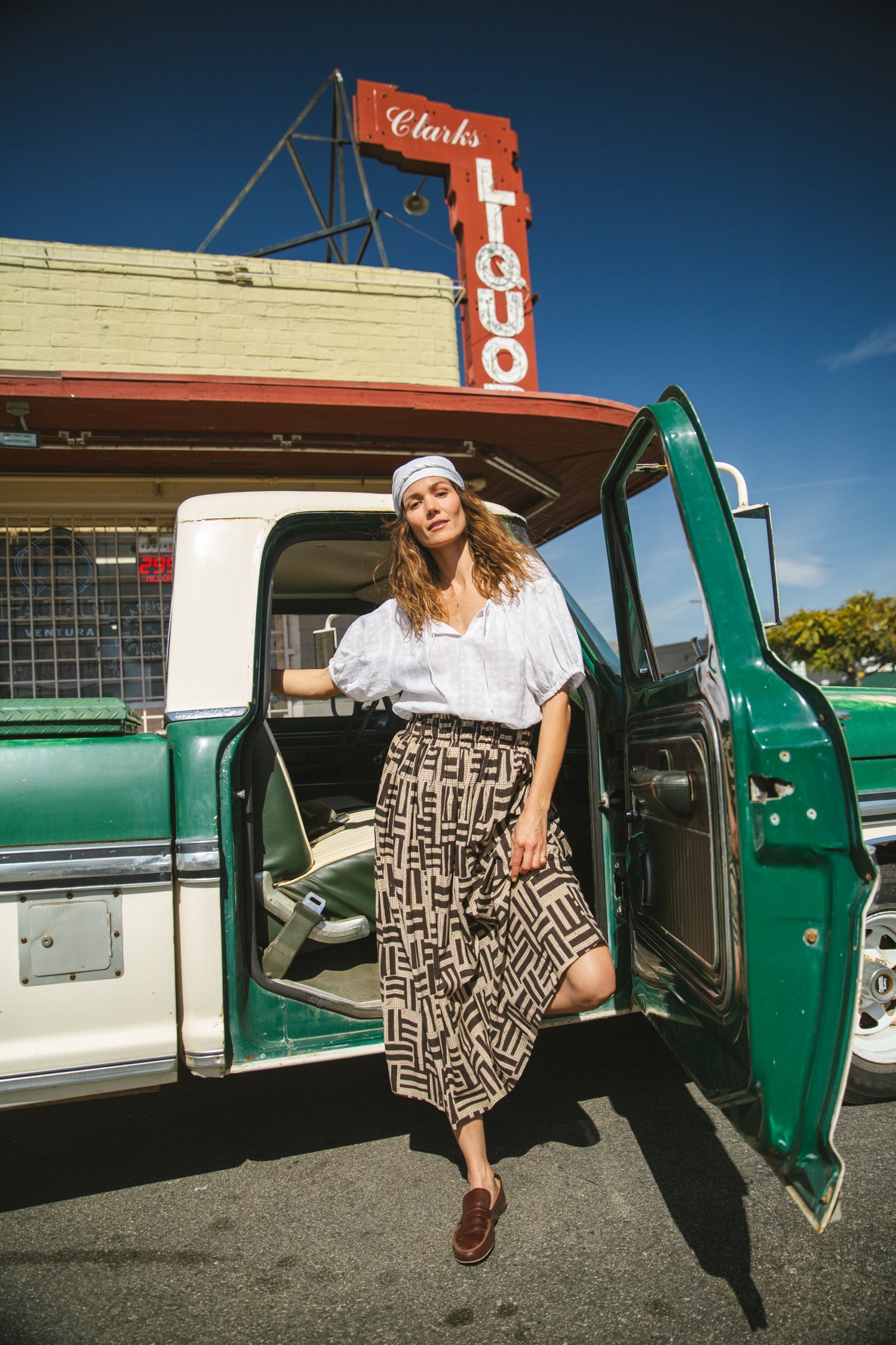 High-waisted, full-length skirt with a gathered waist and an abstract geometric print in black and beige. The voluminous silhouette and structured pleats add movement and a vintage-inspired charm, making it a statement piece with a bohemian flair.