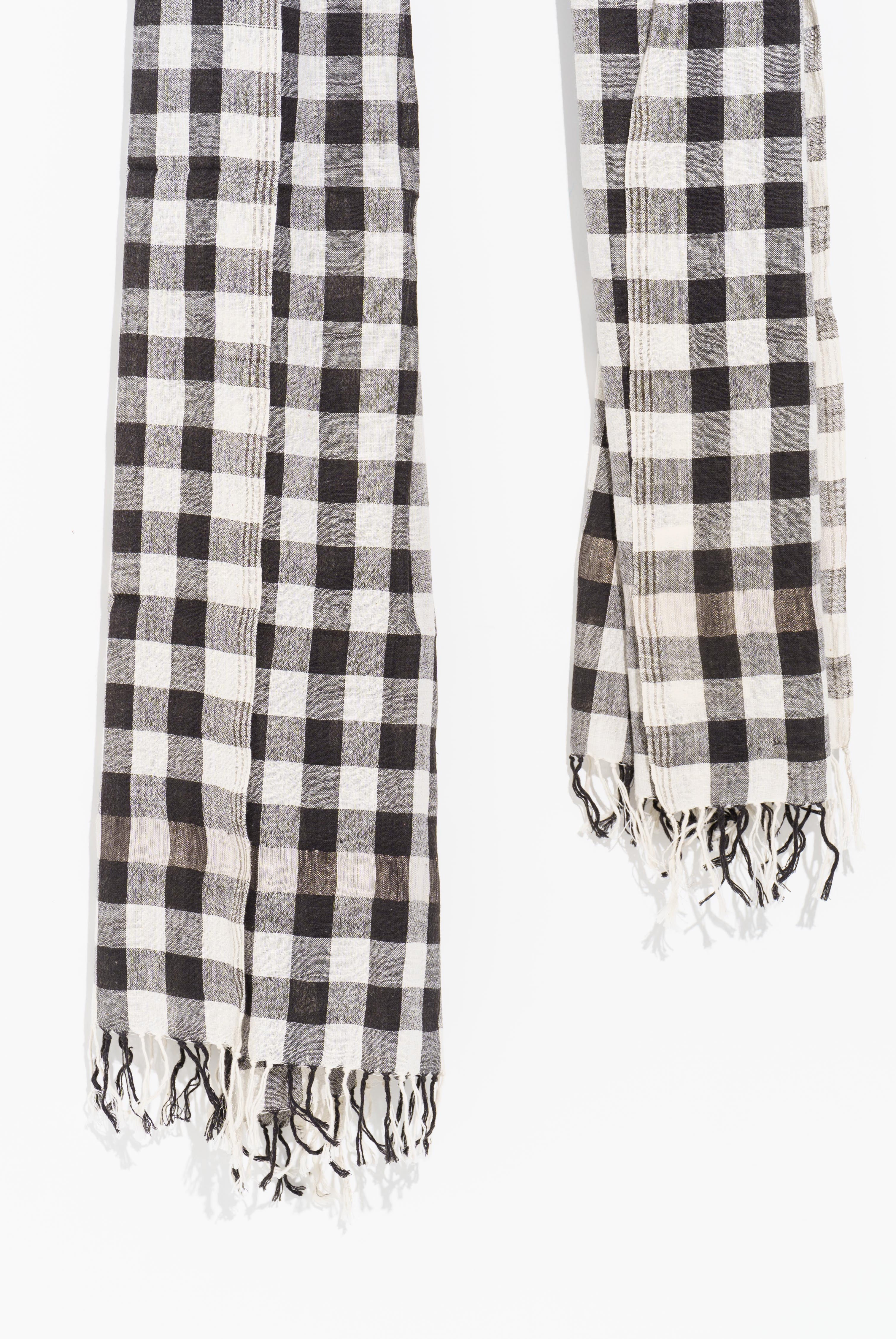 Buffalo Checkered Hand-spun Stole with Tassels