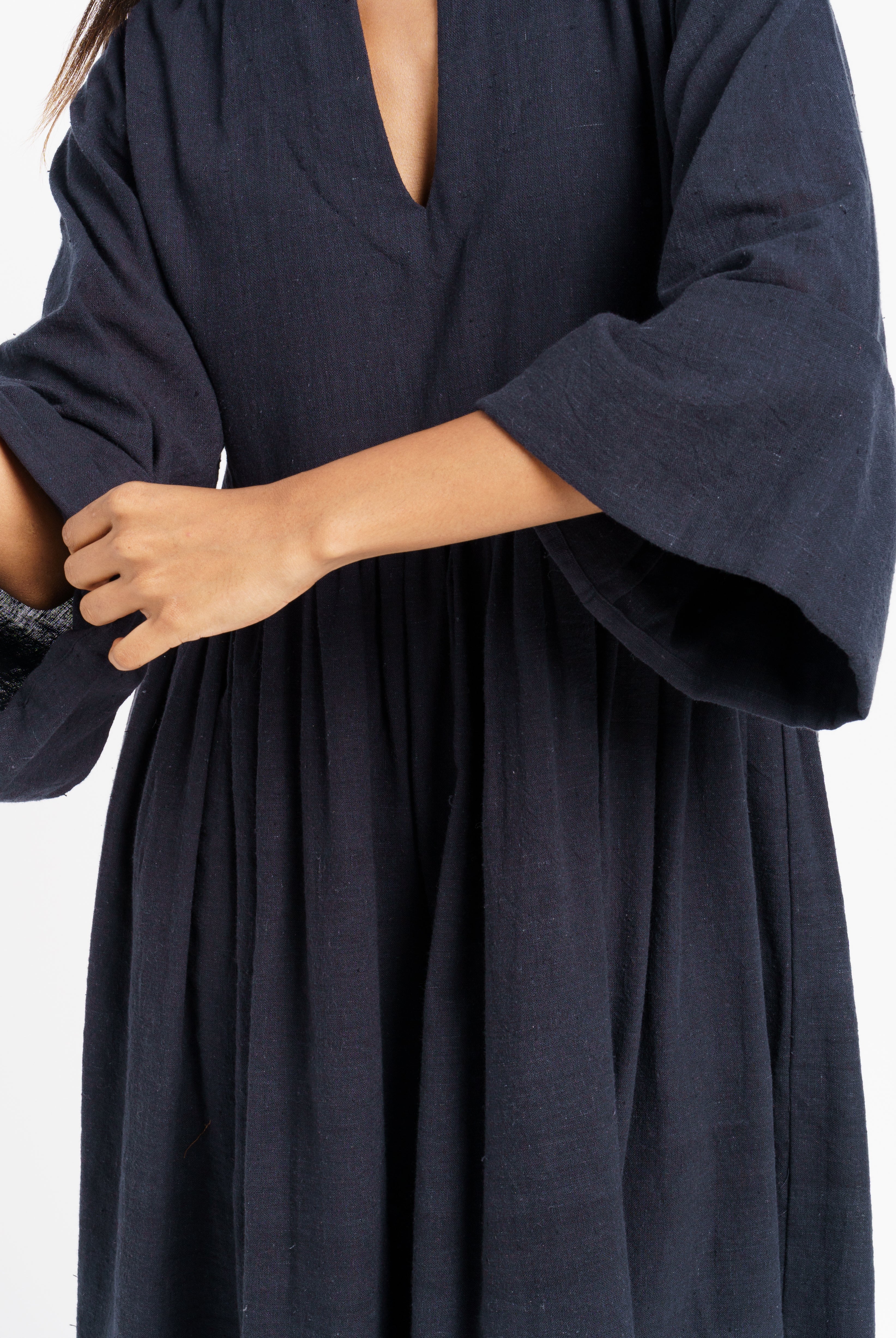 Gathered midi dress, minimalist wear, how to be a minimalist with clothes, 100 organic cotton women's clothing, 100 percent cotton women's clothing, cotton clothing for women, cotton clothing store, best organic cotton clothing, clothes made from organic cotton, sustainable clothing brands dresses, sustainable dress brands