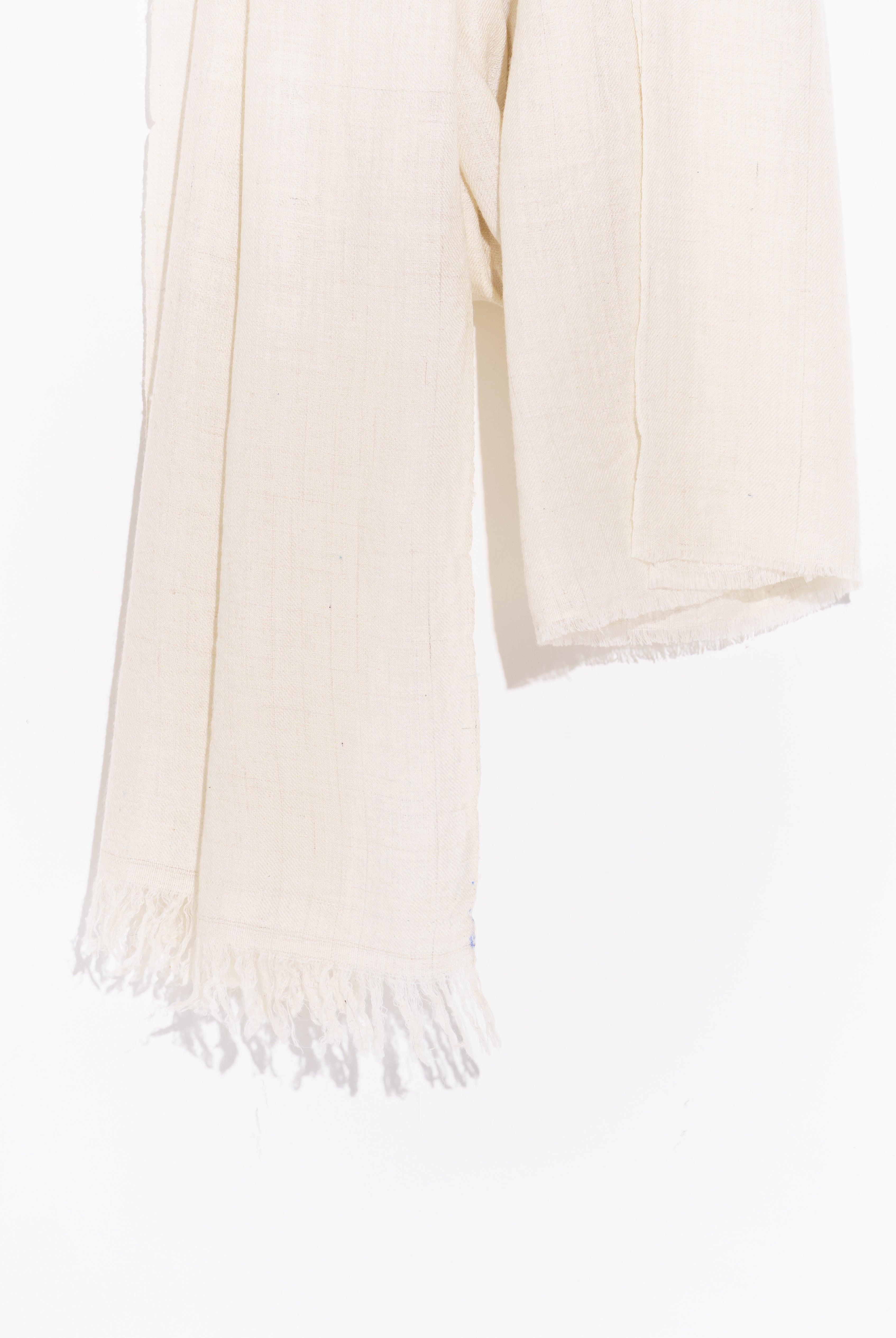 Solid-stole-made-from-the-finest-quality-of-pashmina-US-Off white-solid-pashmina-stole