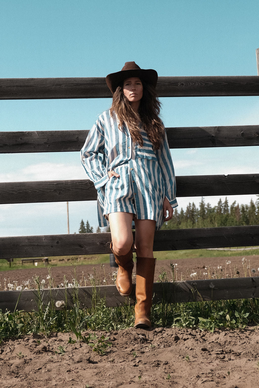 This summer blue artist smock has vertical blue and white stripes, classic collar, and a chest pocket with contrasting horizontal stripes. Made with soft cotton fabric and natural color.  The coconut buttons add the charm to the shirt and ensure an easy enclosure.