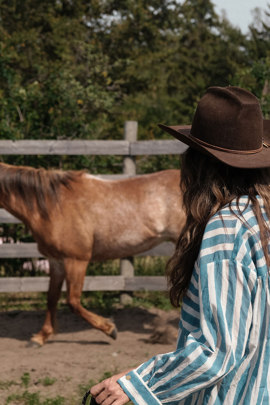 This summer blue artist smock has vertical blue and white stripes, classic collar, and a chest pocket with contrasting horizontal stripes. Made with soft cotton fabric and natural color.  The coconut buttons add the charm to the shirt and ensure an easy enclosure.