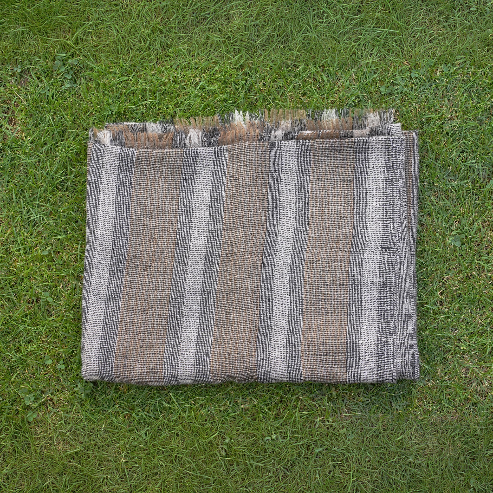 The three toned weave Pashmina shawl