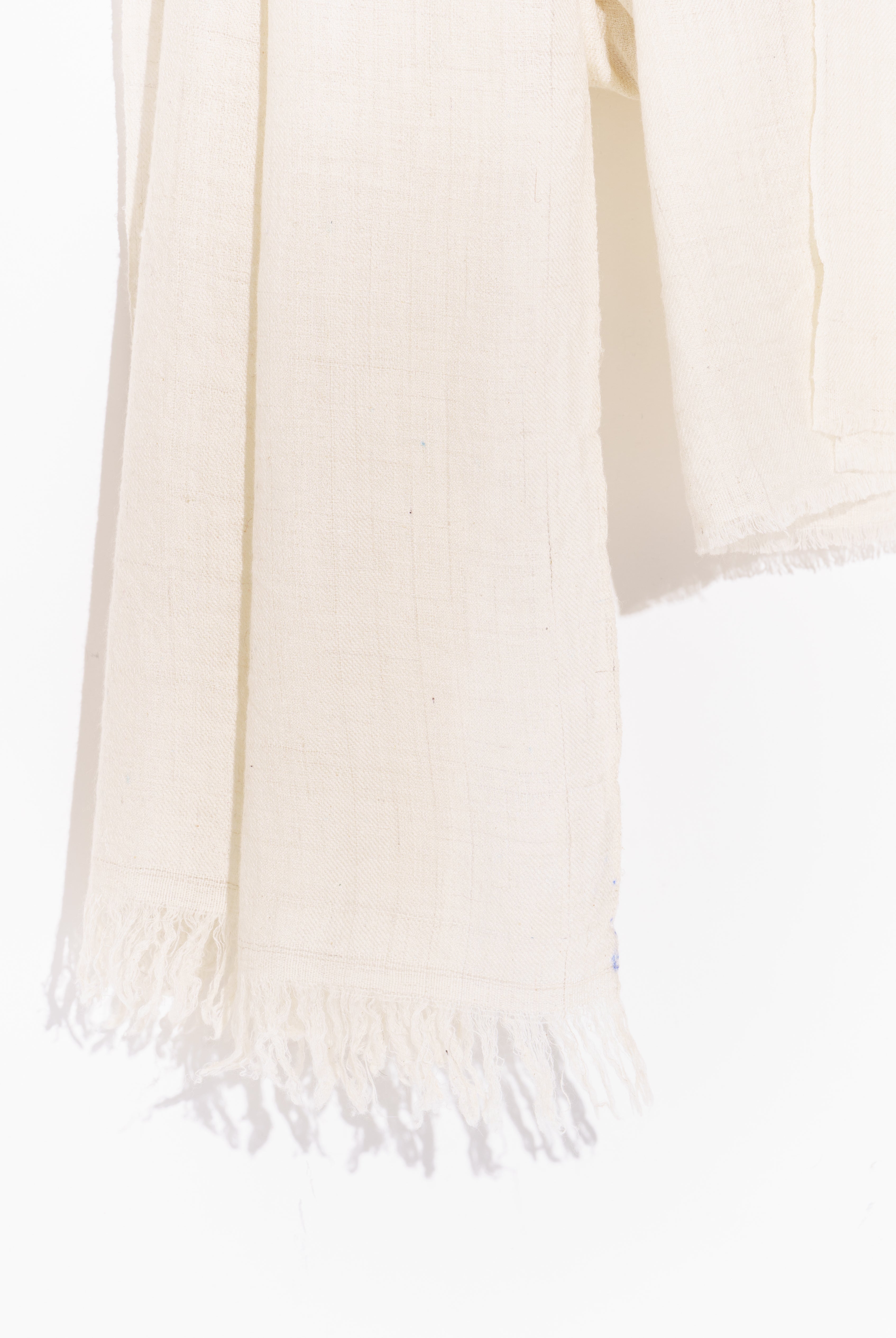 Solid-stole-made-from-the-finest-quality-of-pashmina-US-Off white-solid-pashmina-stole