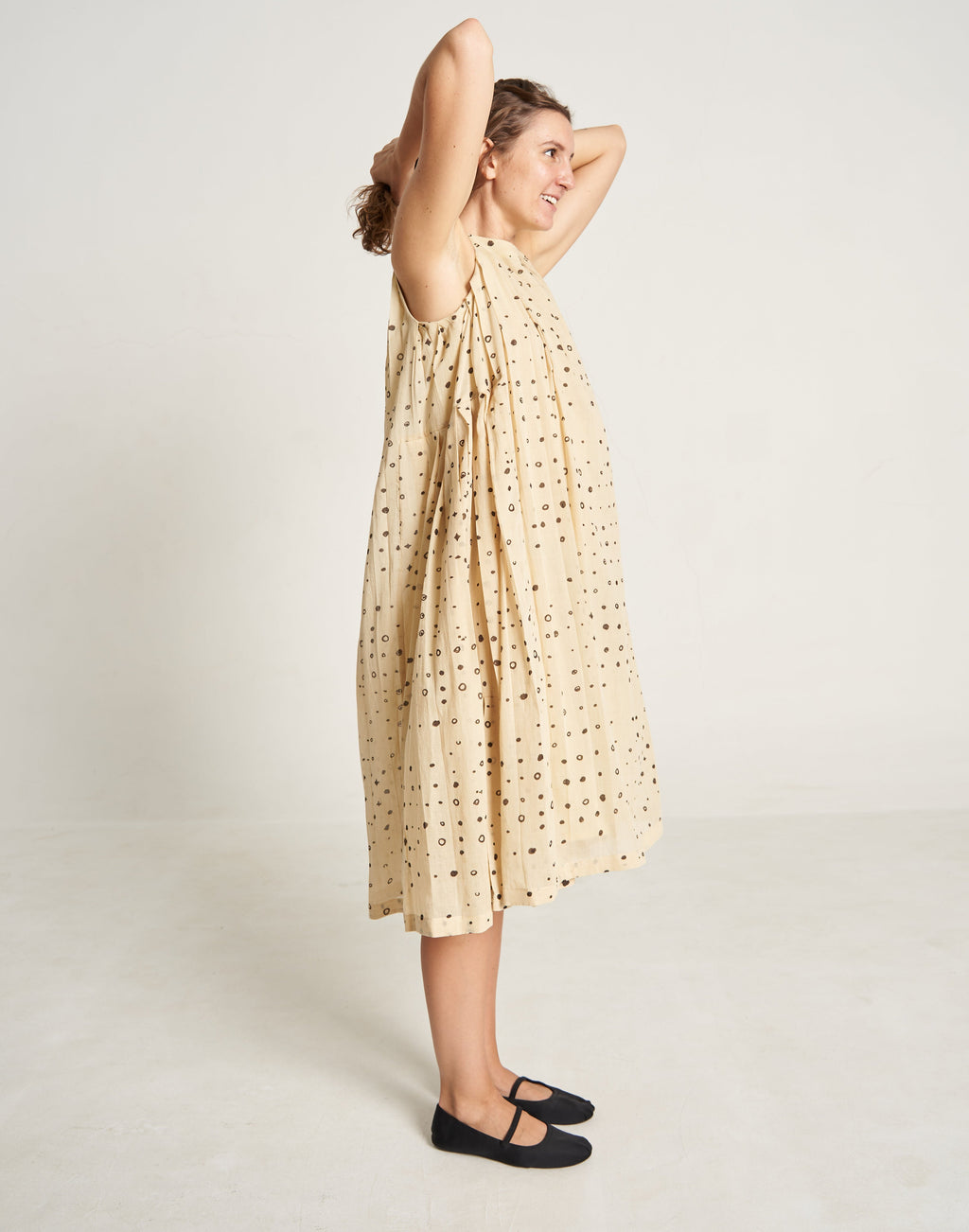 Buy Sleeveless Pleated Cribble Summer Dress For Women